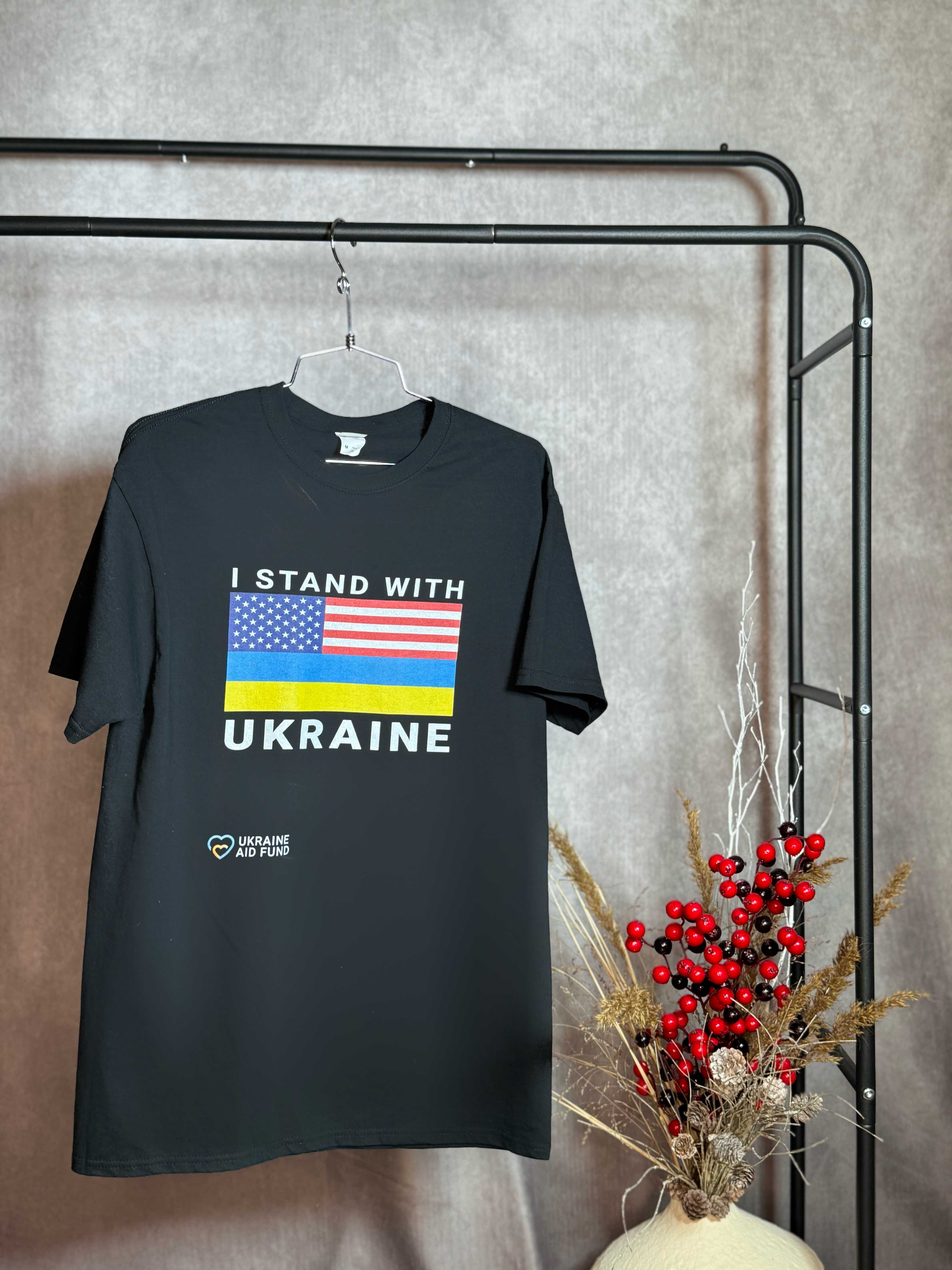Unisex t-shirt 'I stand with Ukraine'