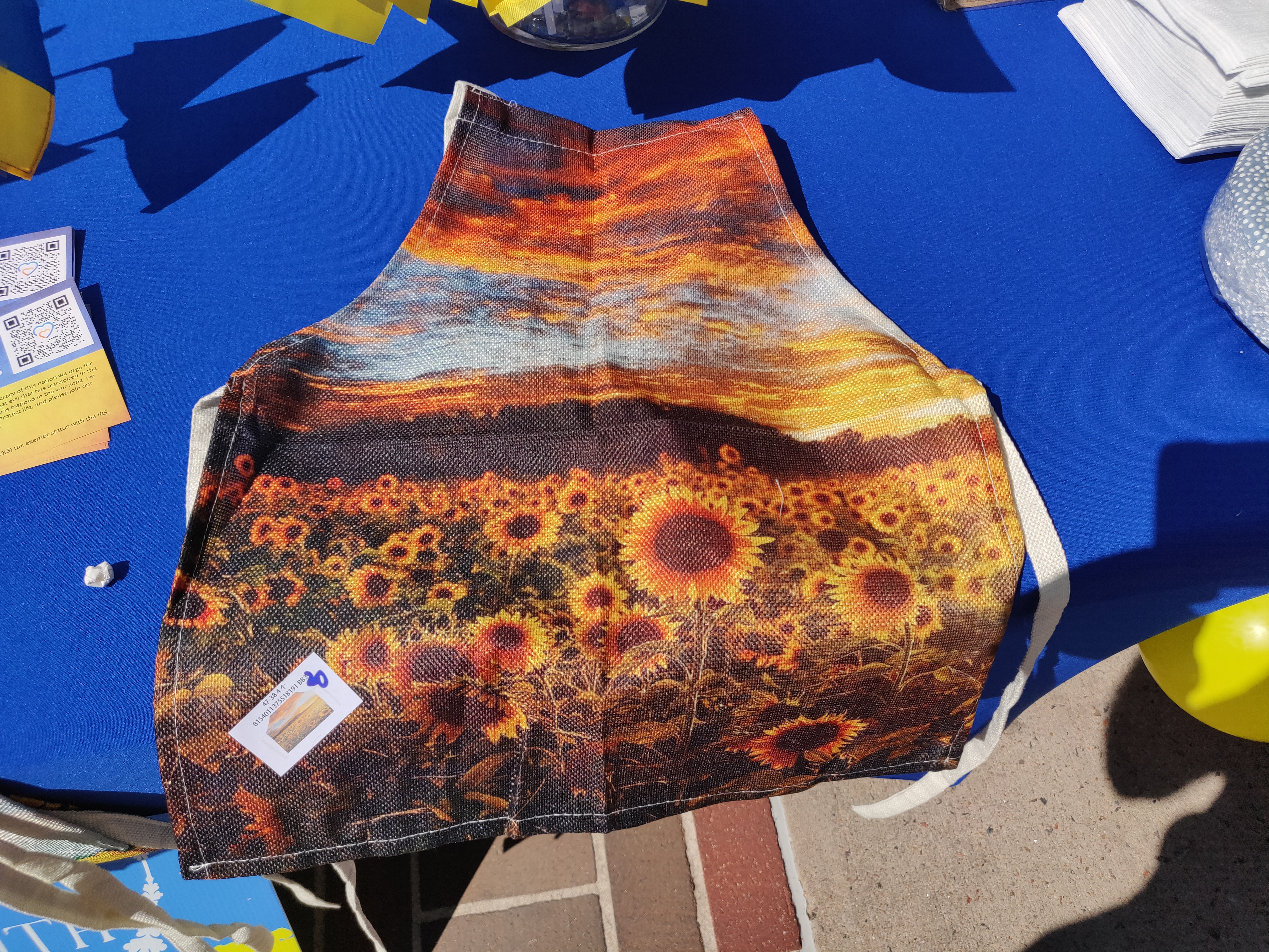 Apron. Small